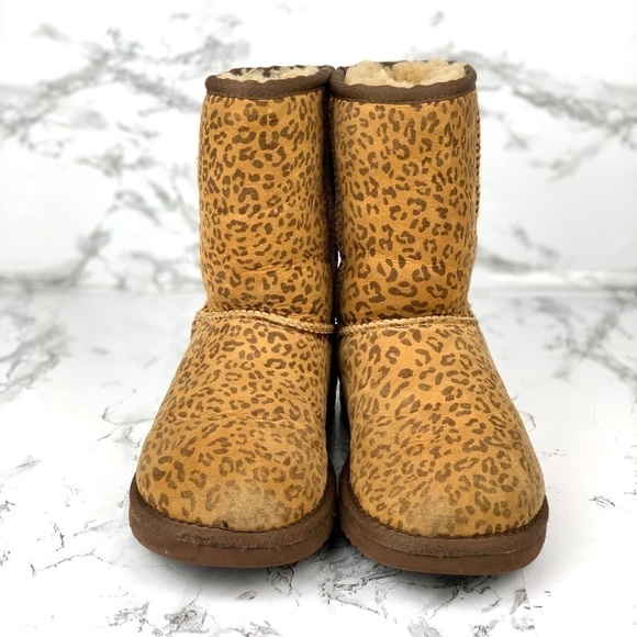UGG Classic Short Animal Print - Picture 2 of 10